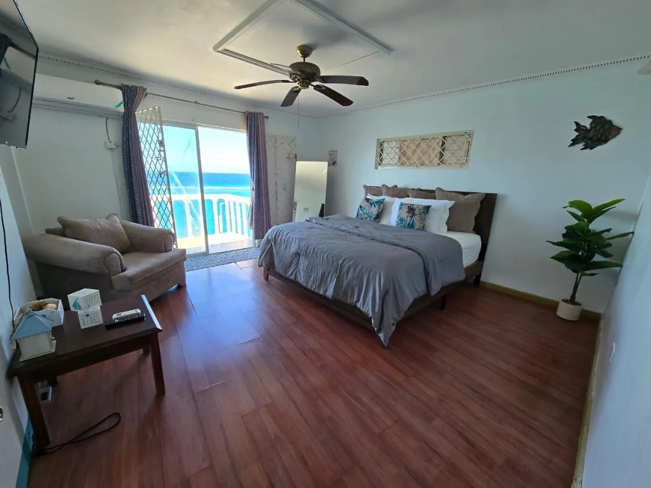 Seascape Retreat - 2 Bedroom Beachfront Near Ocho Rios And Airport Tower Isle